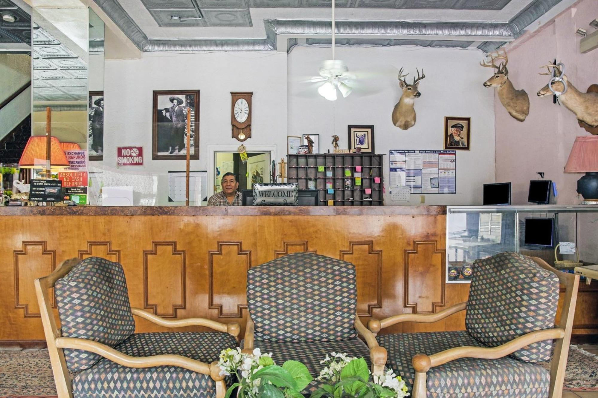 Oyo Historic Cameron Hotel Brownsville I-69E Exteriör bild